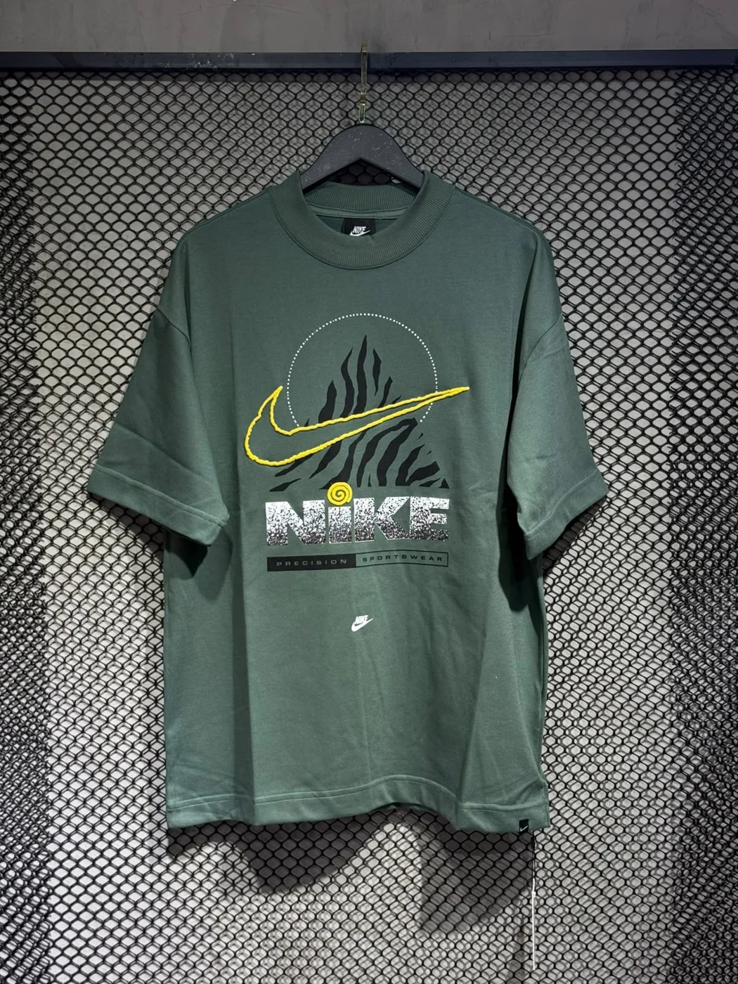 Camiseta verde com estampa